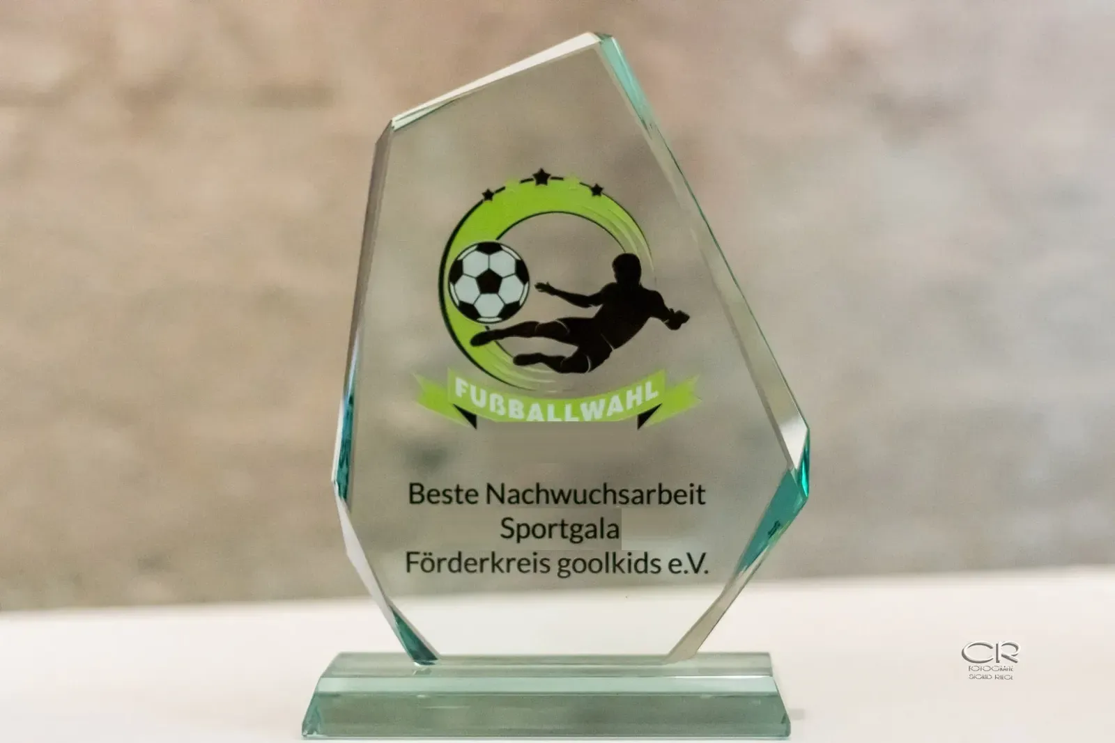 Der gläserne goolkids-Förderpreis