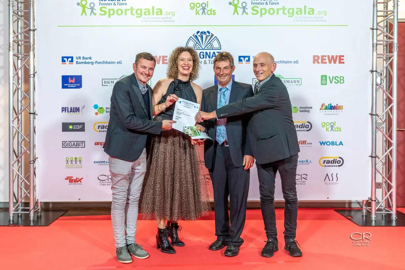 Preisübergabe auf dem roten Teppich